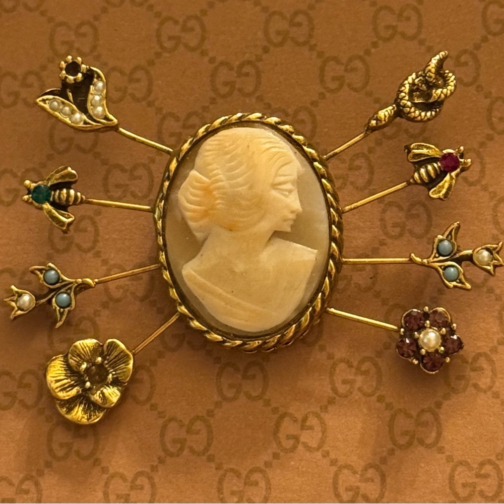 Goldette Unique Cameo Brooch